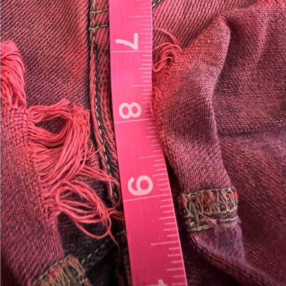 One Teaspoon Bandits Red Pistol Denim Shorts
Size AU 26/ 4 US NWT Mid Rise - Picture 7 of 13